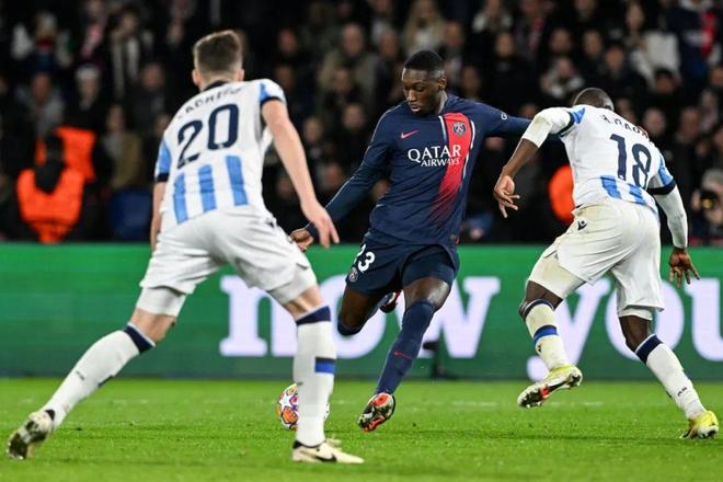 爱游戏体育-关于皇家社会迎欧冠关键赛,今夜临场应变,气氛紧张,高层口径保持一致的信息